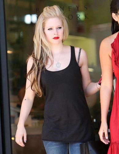 Avril Lavigne Is Lipstick Red