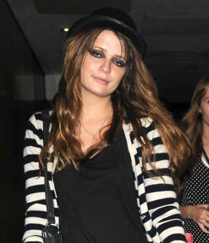Video interviews with Mischa Barton show her slurring and out of it