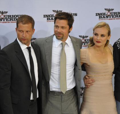 Brad Pitt at Berlin Basterds premiere 'I?ve already hit the bar' (our pics! update)