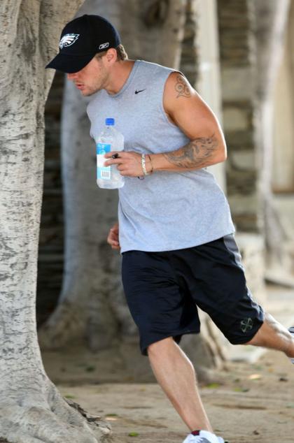 Ryan Phillippe looking hot while jogging