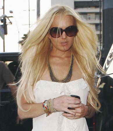 Lindsay Lohan Is Blond