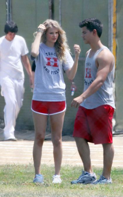 Taylor Lautner and Taylor Swift: 'Valentine's Day' Pair
