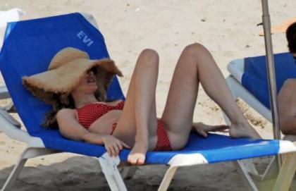 Heather Graham is at the Beach