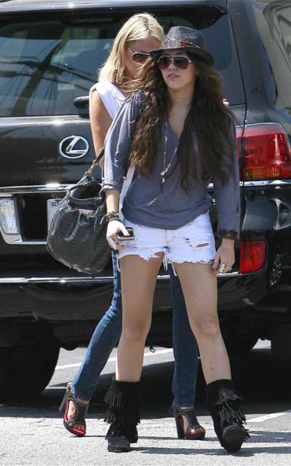 Miley Cyrus and Mom: Toluca Lake Lunch Date