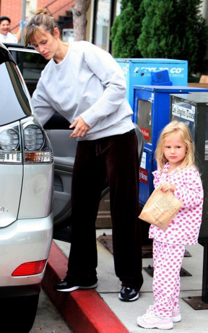 Jennifer Garner and Violet: Starbucks Sweeties