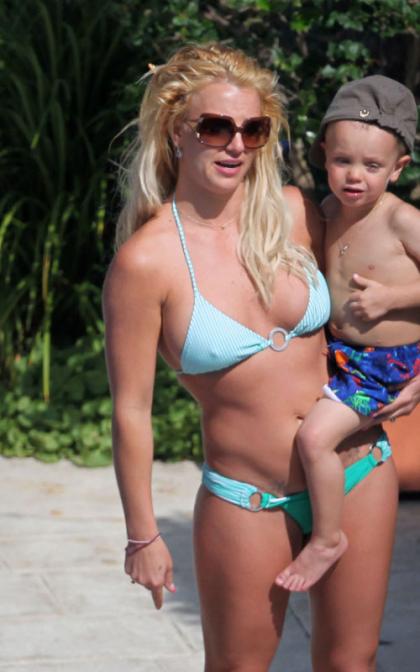 Britney Spears: Pool Time with the Boys