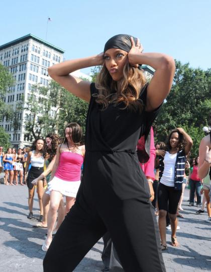 Tyra Banks will show real hair, doesn't show body in flash mob strip-down
