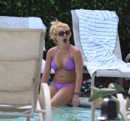 Britney bikini threat alert: Purple