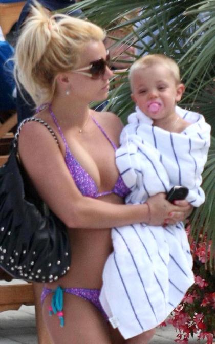 Britney Spears: Swimsuit Sexy