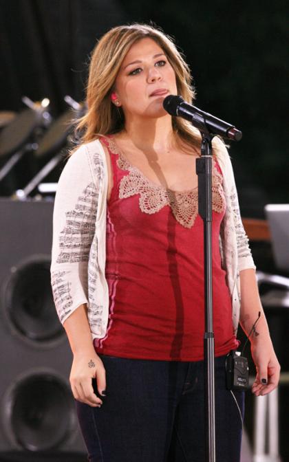 Kelly Clarkson: Back to American Idol Roots