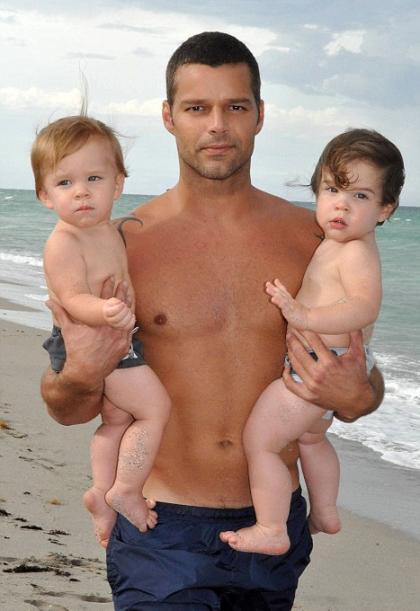 Ricky Martin Shows off the Twins