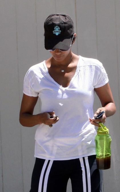 Halle Berry: Sexiest Lady On-the-Go