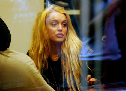 Lindsay Lohan's drama with her new lips  her phone