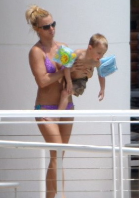 Britney and Jamie Lynn Spears Bikini Pictures