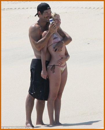 LeLeAnn Rimes & Eddie Cibrian Cosy Up on The Beach in Cabo San Lucas