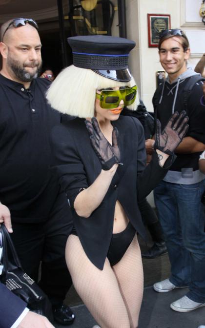 Lady GaGa: Pantless in Paris