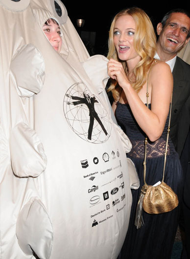 Heather Graham Gets It On With I Don't Know What That Is?!