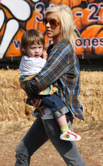 Adorable photos of celebrities taking their kids to the pumpkin patch
