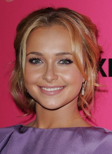 Hayden Panettiere Excited About Kissing Girl