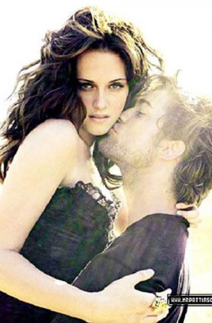 Robert Pattinson  Kristen Stewart kissing outtakes from Vanity Fair
