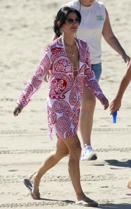 Courteney Cox: 'Cougar Town' Hits the Beach