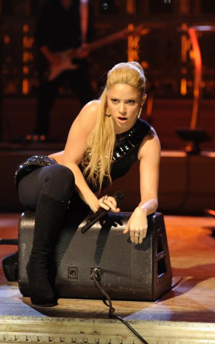 Shakira Gets Sexy on SNL