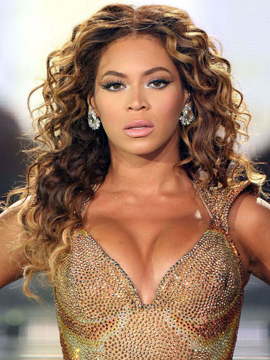 Beyonce Knowles' Got Cleavage
