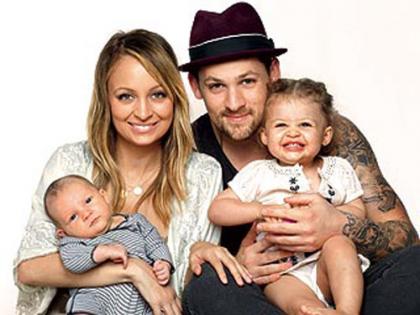 Nicole Richie debuts her baby