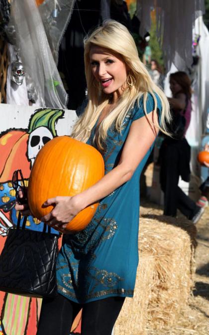 Paris Hilton Goes Pumpkin Pickin?