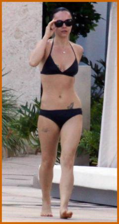 Christina Ricci's Bikini Body Flat-Stomach