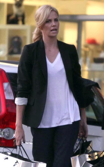 Charlize Theron: Shopping with Mom