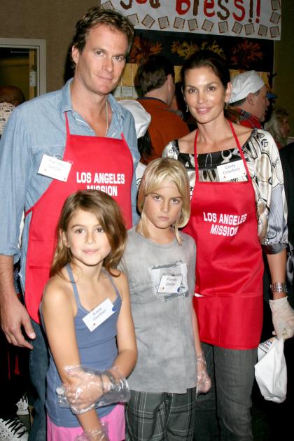 Cindy Crawford  family are victims of bizarre extortion plot