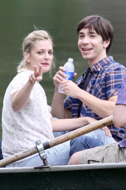 Did Drew Barrymore kick Justin Long out of her house?