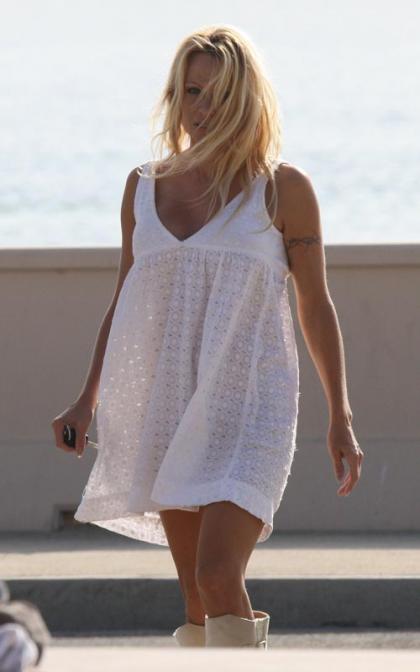 Pamela Anderson: Malibu Beach Mommy