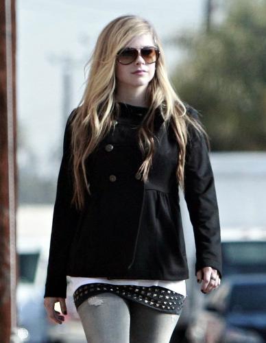 Avril Lavigne Does Something Other Than Annoy Me