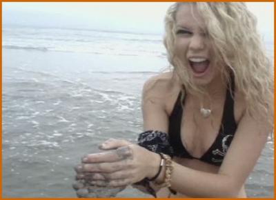 Taylor Swift Shows Off Bikini Body in Home Video