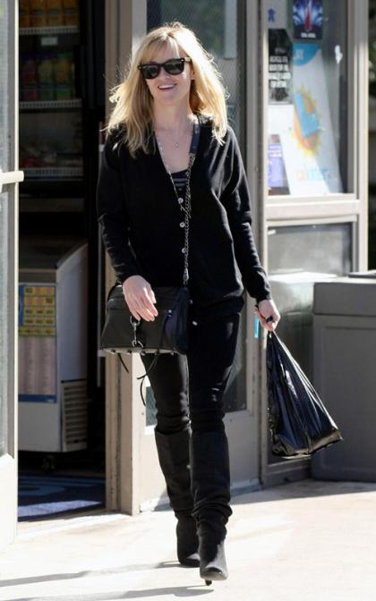 Reese Witherspoon: Snack Shop Stop