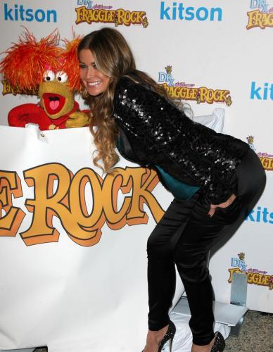 Carmen Electra Makes Out With A Fraggle