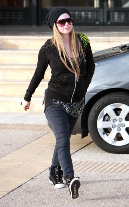 Avril Lavigne: Barney's Babe
