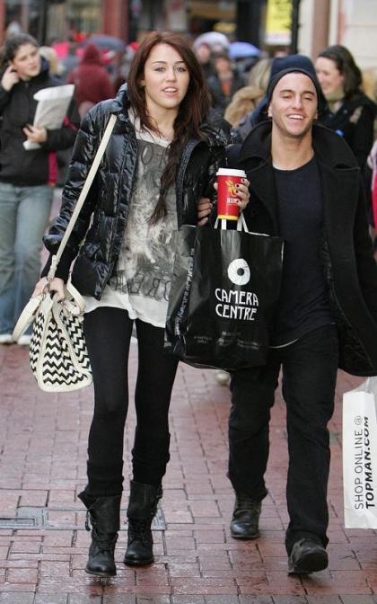Miley Cyrus: Dublin Retail Romp