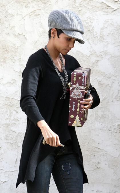 Halle Berry: Holiday Gift-Giver