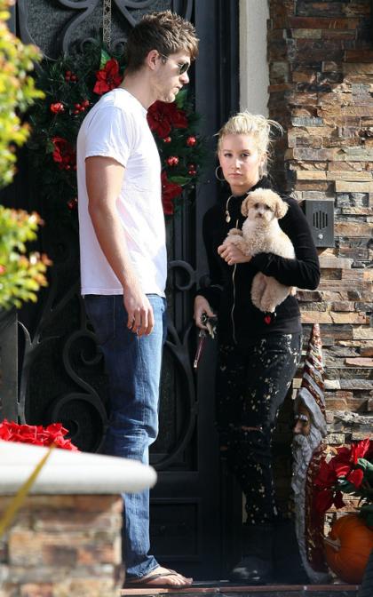 Ashley Tisdale and Scott Speer: Holiday Shoppers