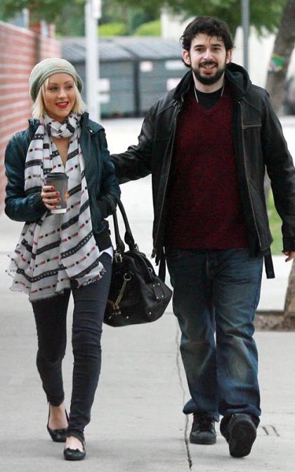Christina Aguilera: Shopping and Scoping Schools