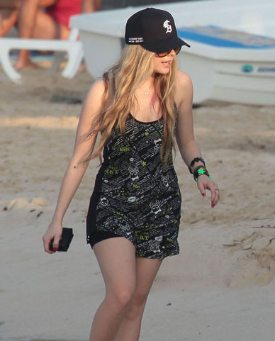 Avril Lavigne At The Beach With A New Douche