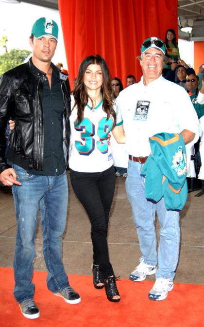 Fergie: Dolphins Date with Duhamel and Dad