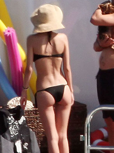 Miranda Kerr's Sweet Booty In A Bikini