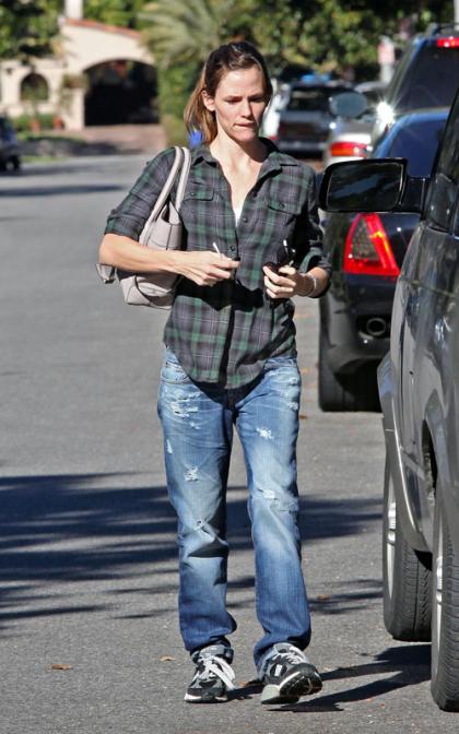 Jennifer Garner: Santa Monica Stroll