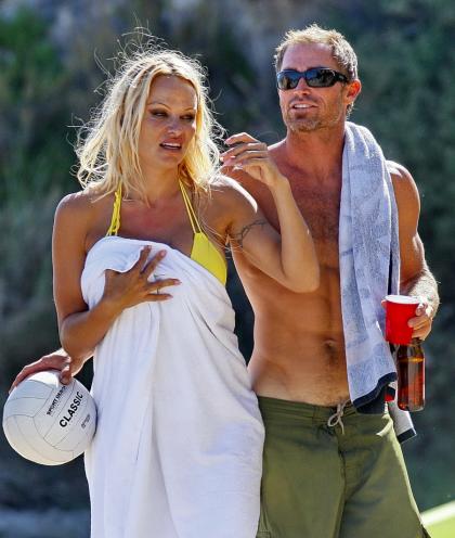 Pamela Anderson  her trailer park boyfriend broke up