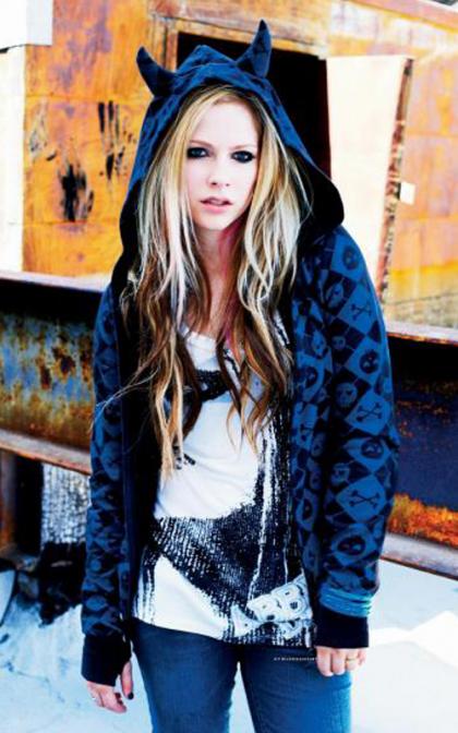Avril Lavigne Rocks 'Alice in Wonderland'
