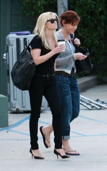 Reese Witherspoon's Santa Monica Stroll